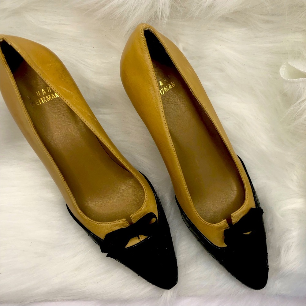STUART WEITZMAN Vintage Y2K Kitten Heel, Camel w/ Black Pointed Toe w/ Bow